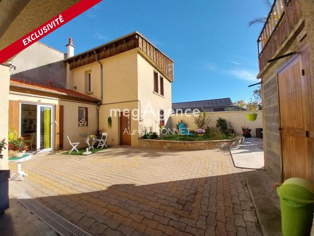 Maison 11 pièces 275 m²