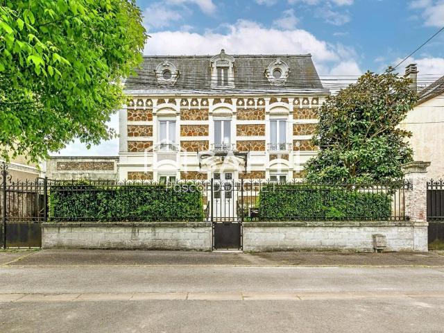 Maison 11 pièces 280 m²