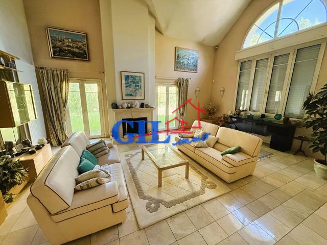 Maison 11 pièces 282 m²