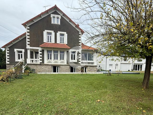 Maison 11 pièces 285 m²