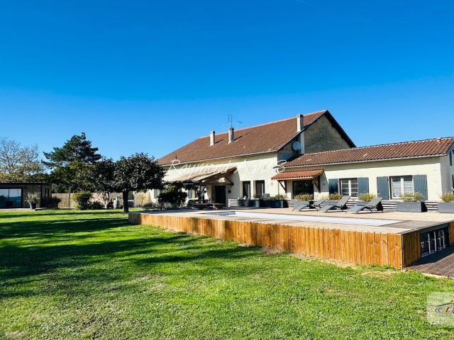 Maison 11 pièces 292 m²