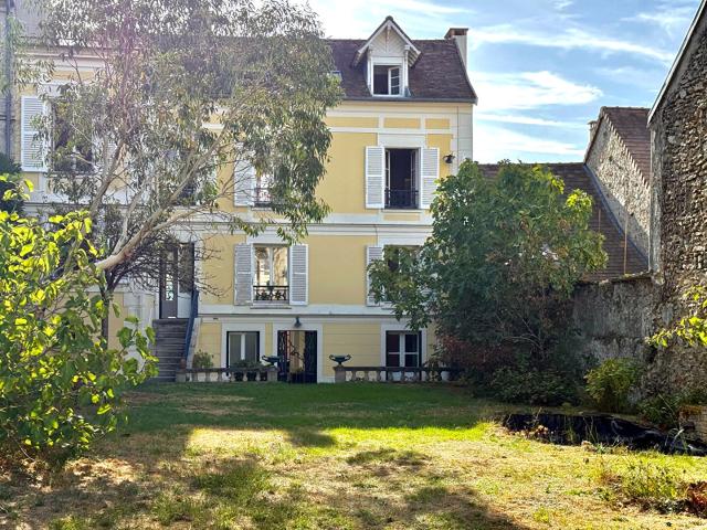 Maison 11 pièces 299 m²