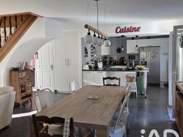 Maison 11 pièces 203 m²