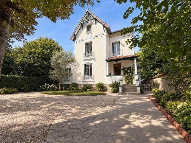 Maison 11 pièces 210 m²