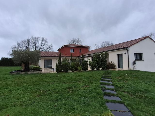 Maison 11 pièces 200 m²