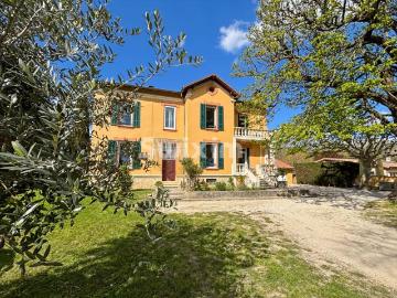 Maison 11 pièces 200m2 avec beau terrain