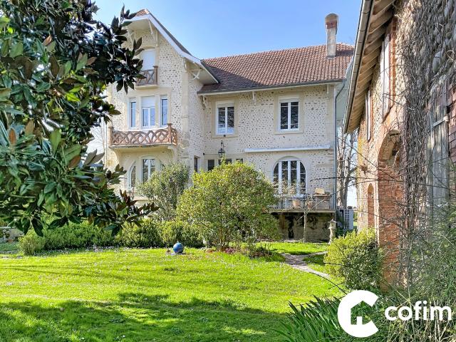 Maison 11 pièces 210 m²