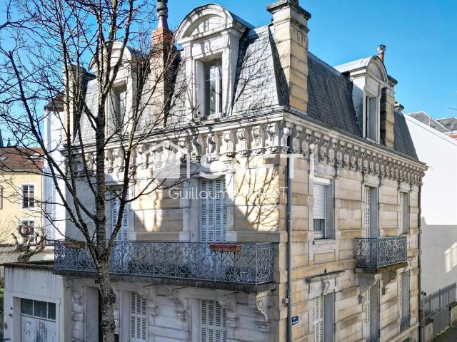 Maison 11 pièces 212 m²