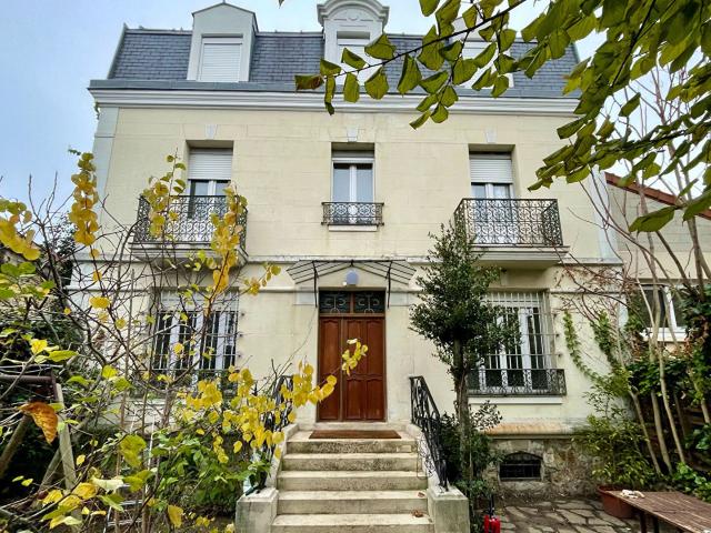 Maison 11 pièces 217 m²