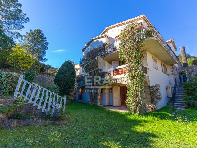 Maison 11 pièces 216 m²