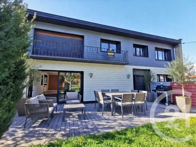Maison 11 pièces 218 m²