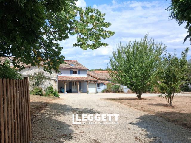 Maison 11 pièces 221 m²
