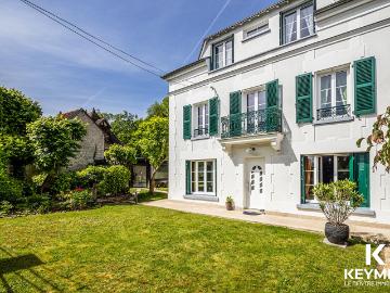 Maison 11 pièces 221 m²