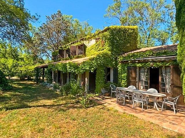Maison 11 pièces 222 m²