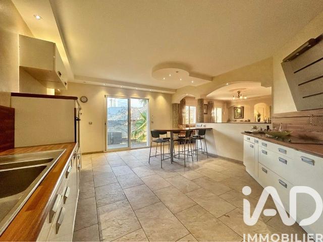 Maison 11 pièces 230 m²