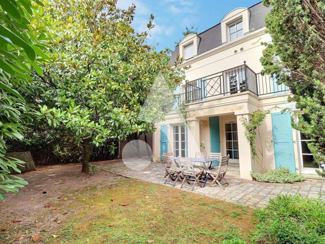 Maison 11 pièces 230 m²