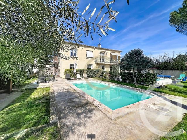 Maison 11 pièces 230 m²