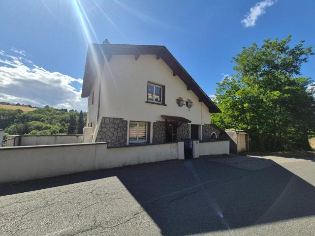 Maison 11 pièces 231 m²