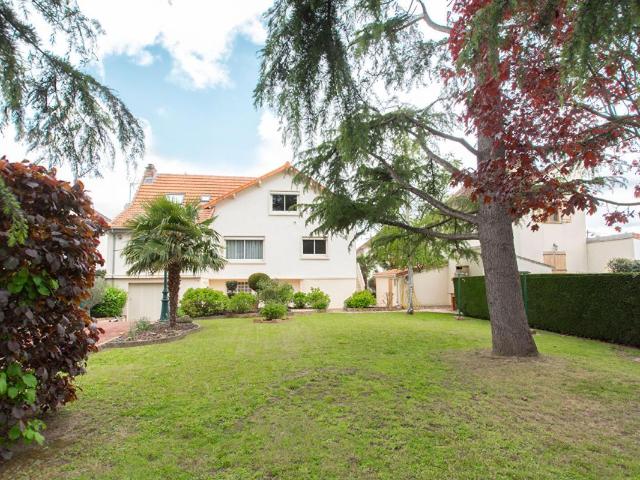 Maison 11 pièces 232 m²
