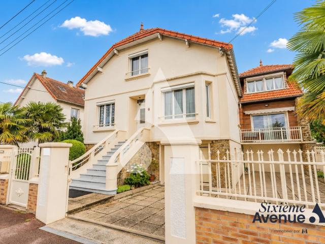 Maison 11 pièces 232 m²