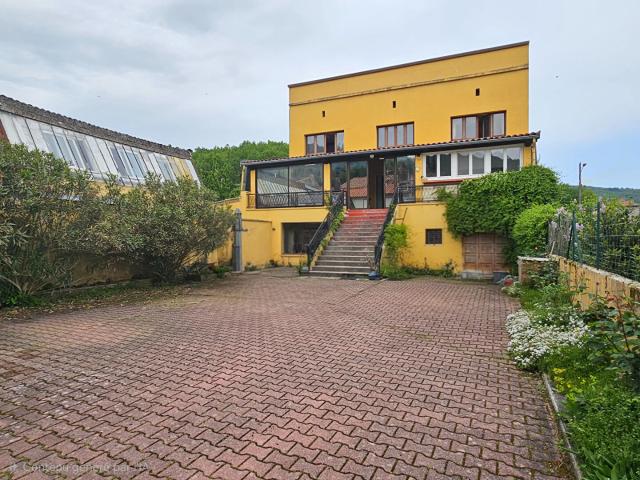 Maison 11 pièces 239 m²