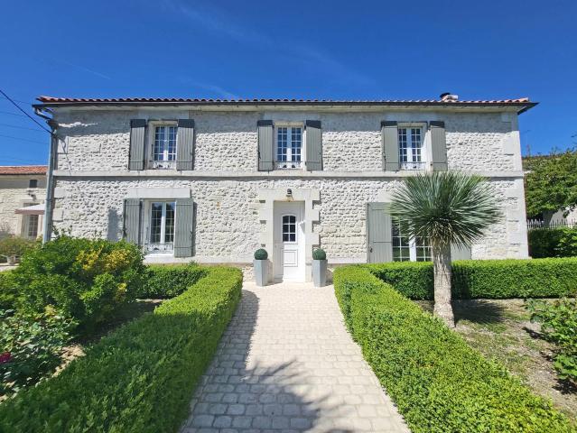 Maison 11 pièces 239 m²