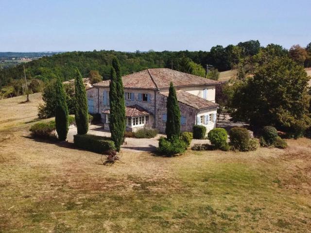 Maison 11 pièces 340 m²