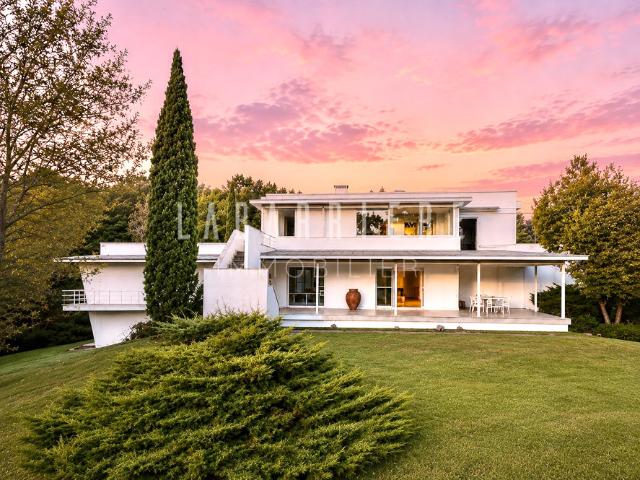 Maison 11 pièces 340 m²