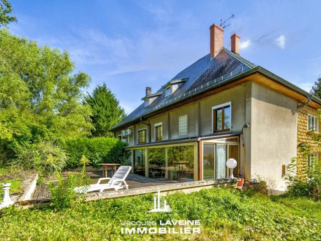 Maison 11 pièces 340 m²