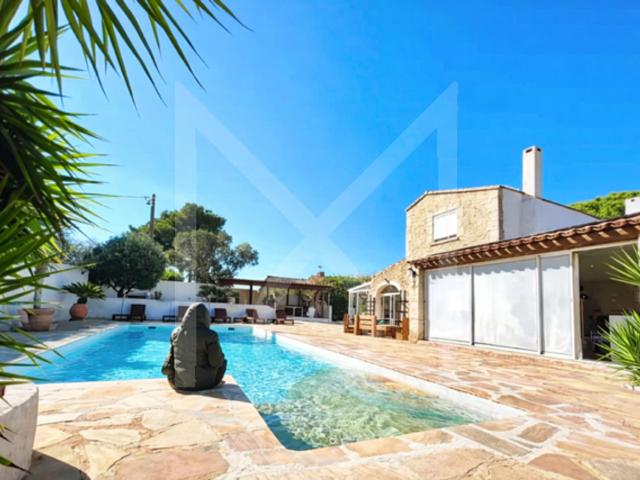 Maison 11 pièces 340 m²