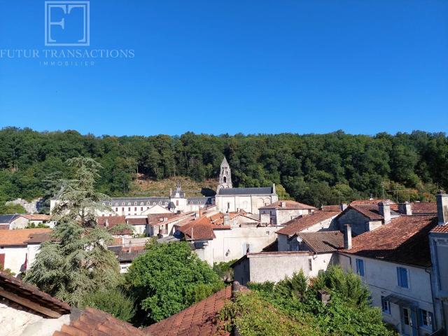 Maison 11 pièces 340 m²