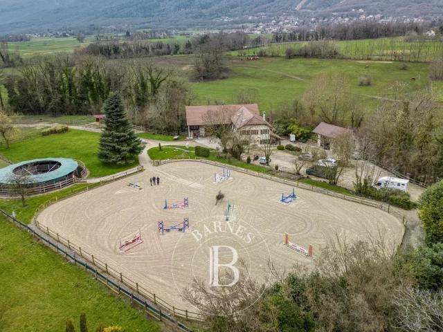 Maison 11 pièces 341 m²