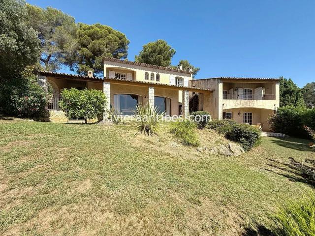 Maison 11 pièces 353 m²