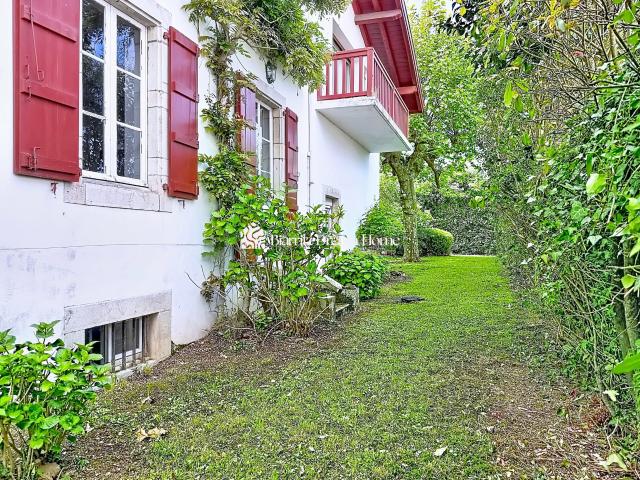 Maison 11 pièces 353 m²