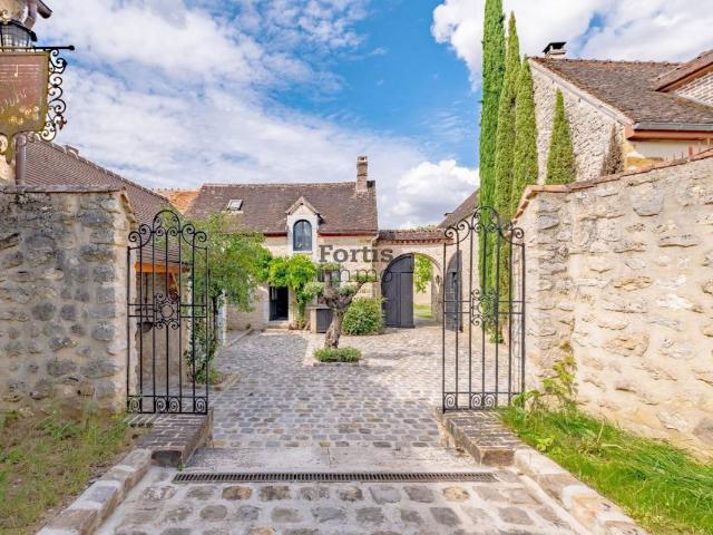 Maison 11 pièces 350 m²