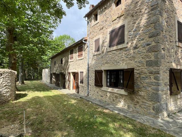 Maison 11 pièces 350 m²