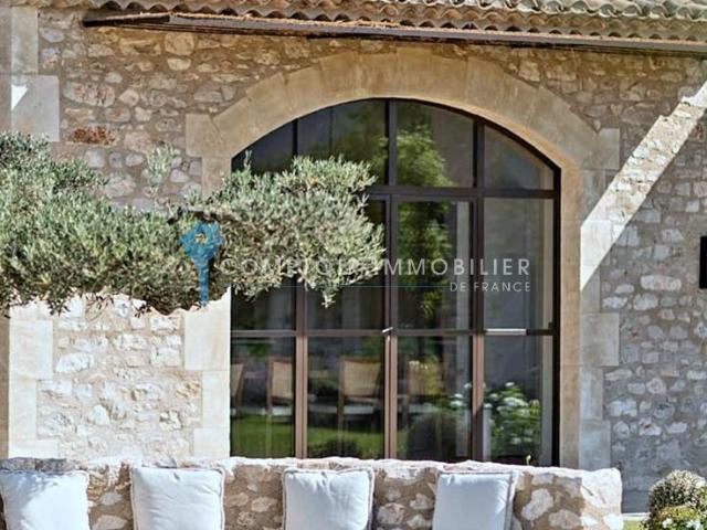 Maison 11 pièces 350 m²