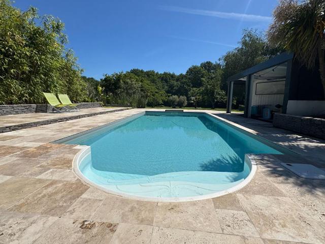 Maison 11 pièces 354 m²