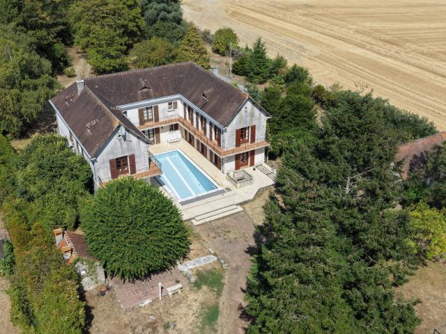 Maison 11 pièces 363 m²