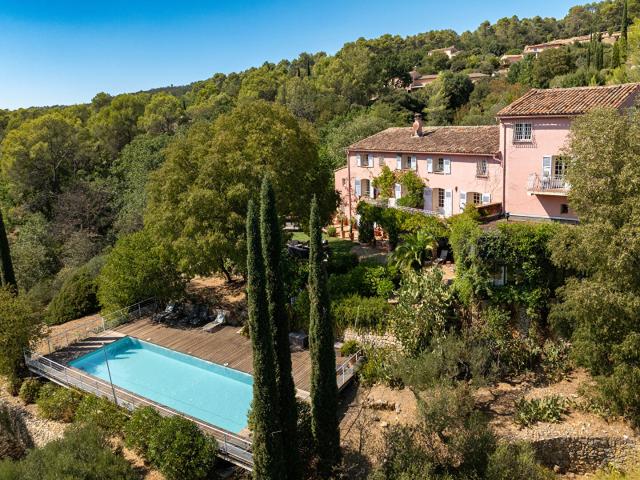 Maison 11 pièces 360 m²