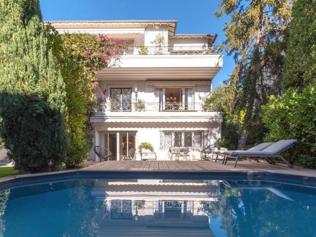 Maison 11 pièces 360 m²