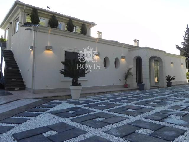 Maison 11 pièces 362 m²