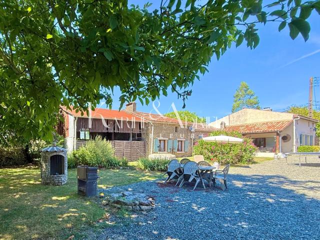 Maison 11 pièces 365 m²