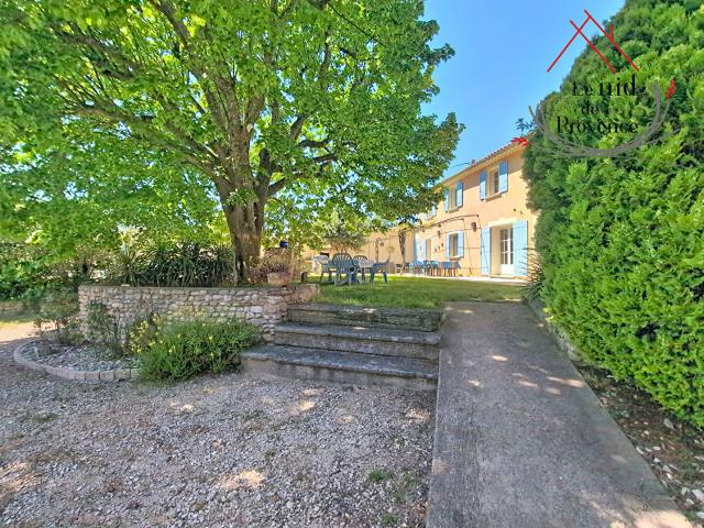 Maison 11 pièces 365 m²