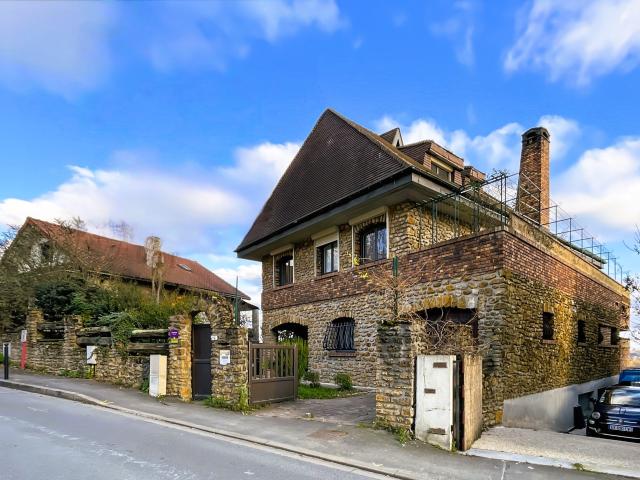 Maison 11 pièces 365 m²
