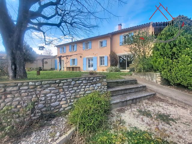 Maison 11 pièces 365 m²