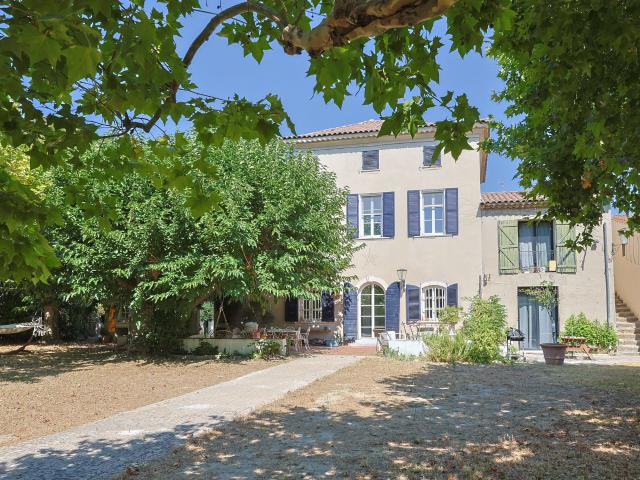 Maison 11 pièces 366 m²