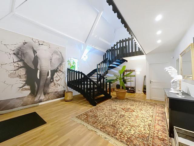 Maison 11 pièces 366 m²