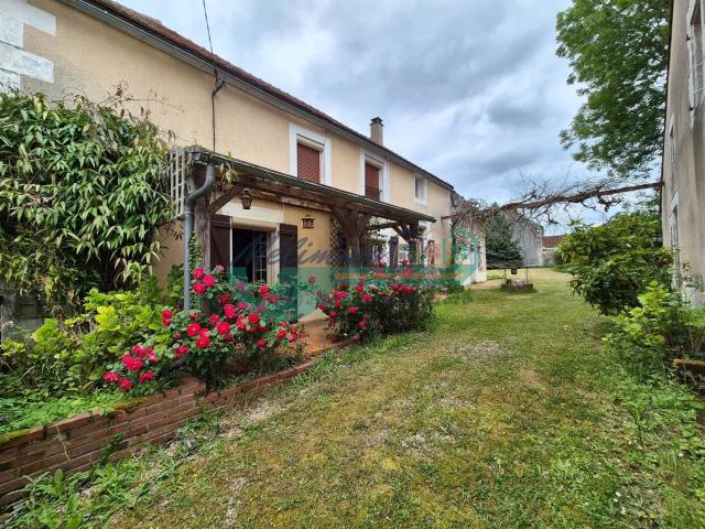 Maison 11 pièces 373 m²