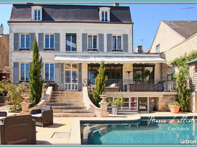 Maison 11 pièces 370 m²